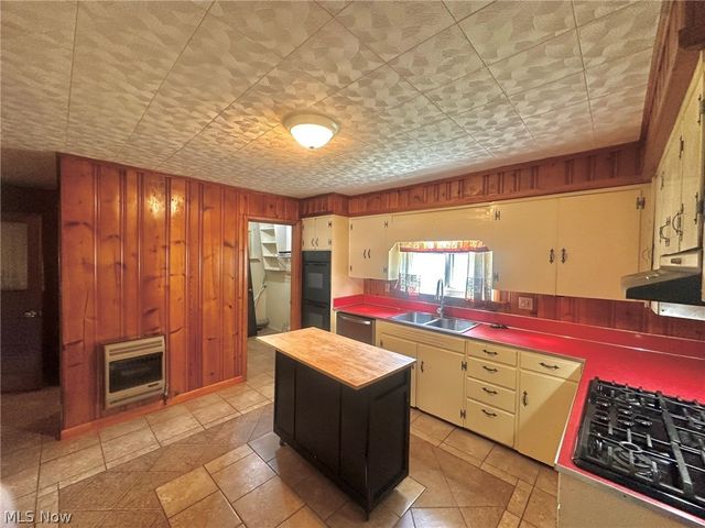 427 Columbia Avenue, Williamstown, WV 26187