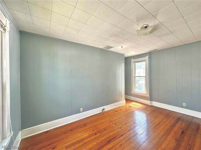 427 Columbia Avenue, Williamstown, WV 26187