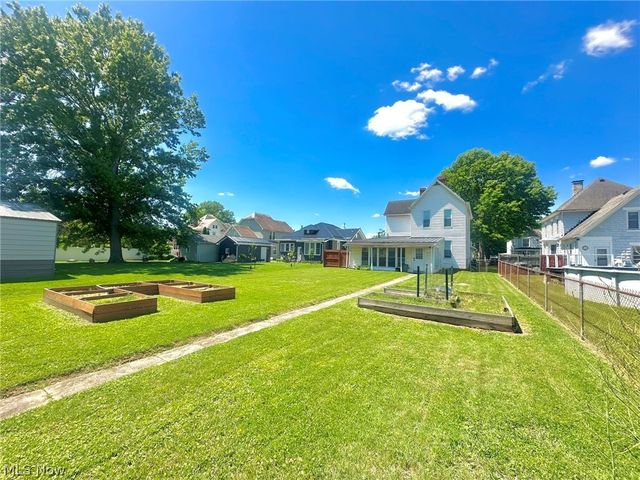 427 Columbia Avenue, Williamstown, WV 26187