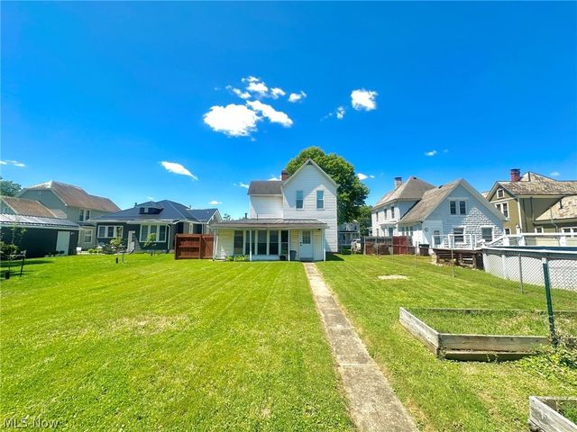 427 Columbia Avenue, Williamstown, WV 26187