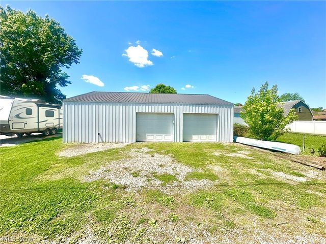 427 Columbia Avenue, Williamstown, WV 26187