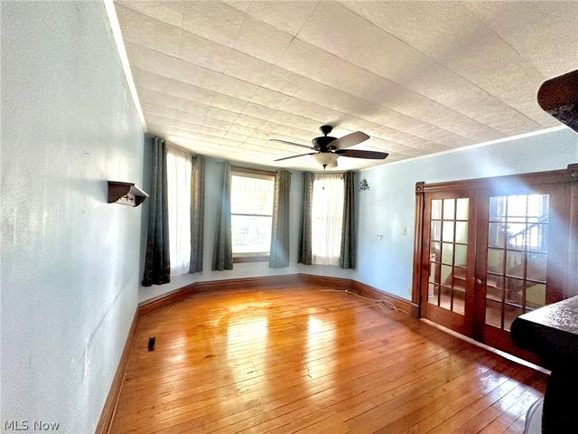 427 Columbia Avenue, Williamstown, WV 26187