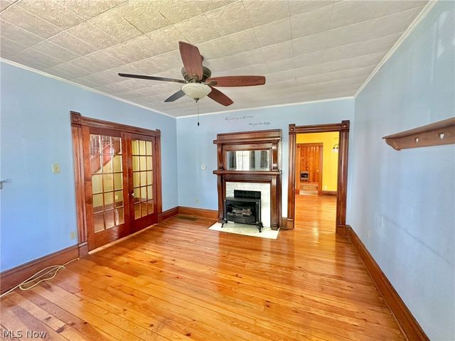 427 Columbia Avenue, Williamstown, WV 26187