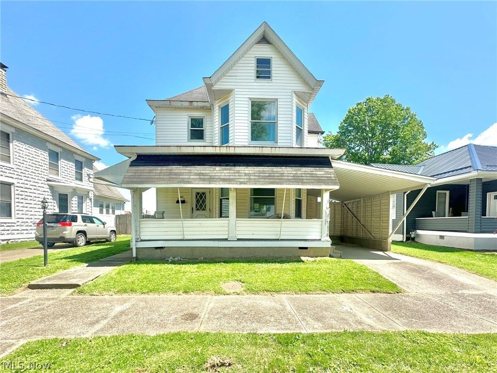 427 Columbia Avenue, Williamstown, WV 26187