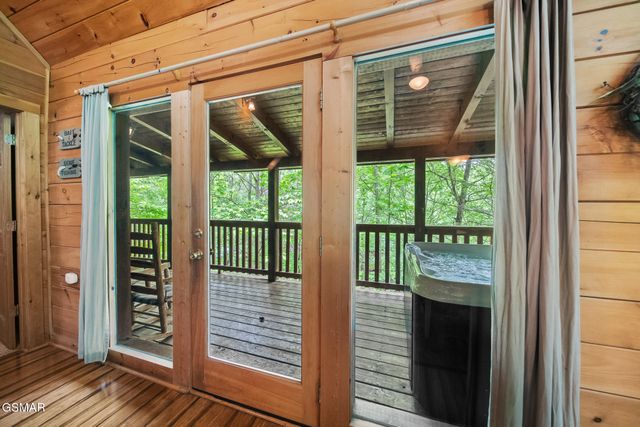 756 Yona Trail Way, Gatlinburg, TN 37738