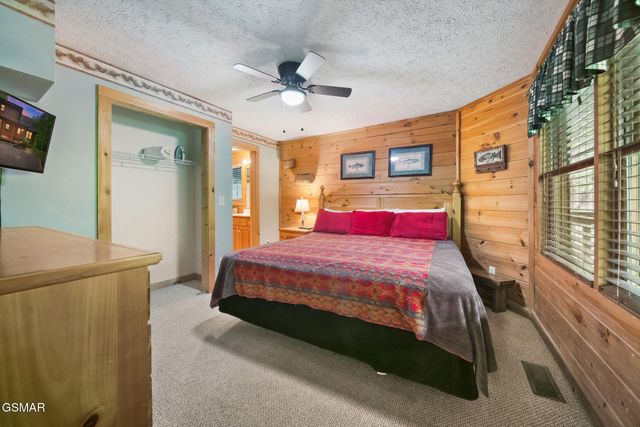 756 Yona Trail Way, Gatlinburg, TN 37738
