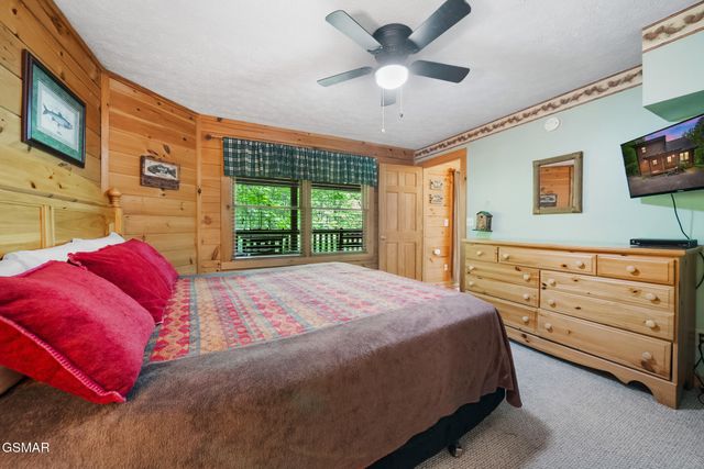 756 Yona Trail Way, Gatlinburg, TN 37738