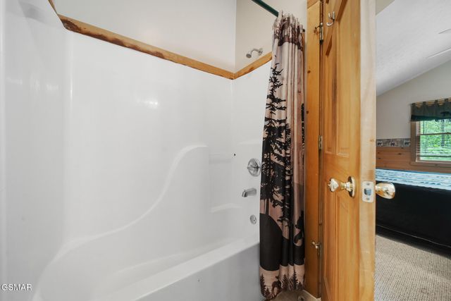 756 Yona Trail Way, Gatlinburg, TN 37738