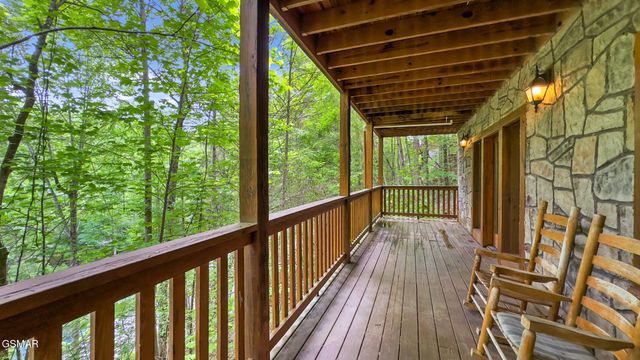 756 Yona Trail Way, Gatlinburg, TN 37738