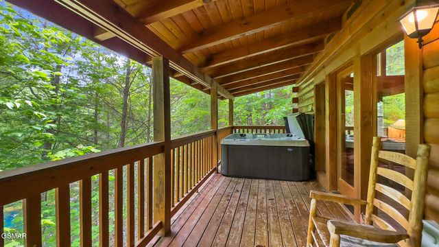 756 Yona Trail Way, Gatlinburg, TN 37738