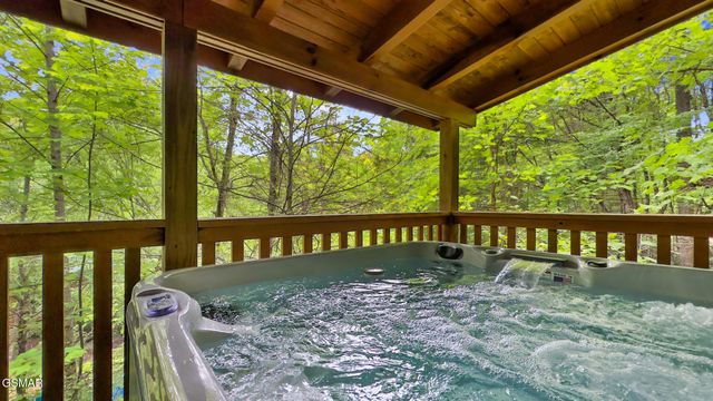 756 Yona Trail Way, Gatlinburg, TN 37738