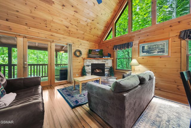 756 Yona Trail Way, Gatlinburg, TN 37738