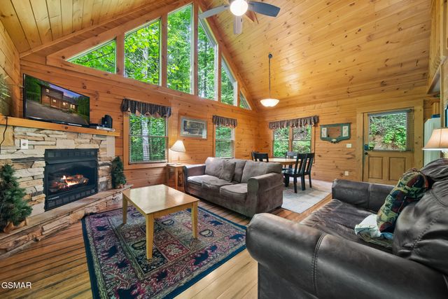 756 Yona Trail Way, Gatlinburg, TN 37738