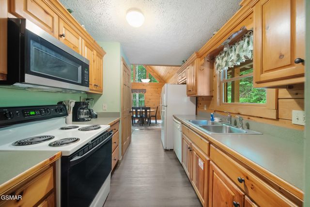 756 Yona Trail Way, Gatlinburg, TN 37738