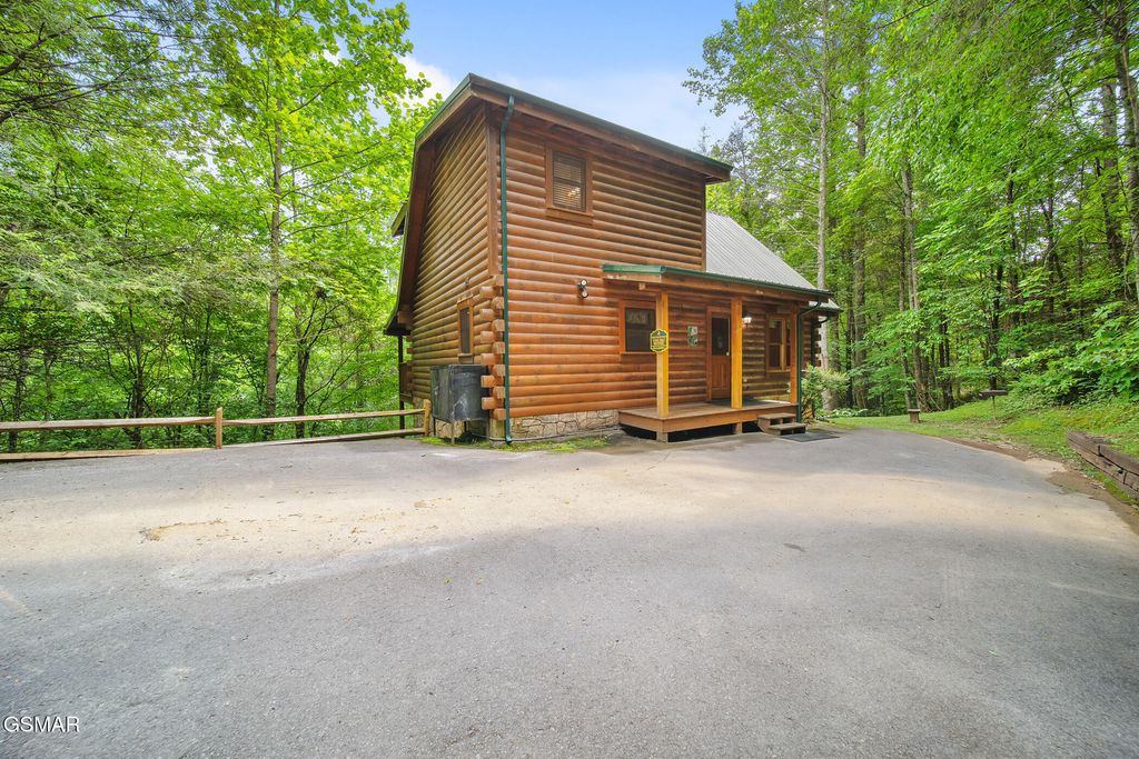 756 Yona Trail Way, Gatlinburg, TN 37738