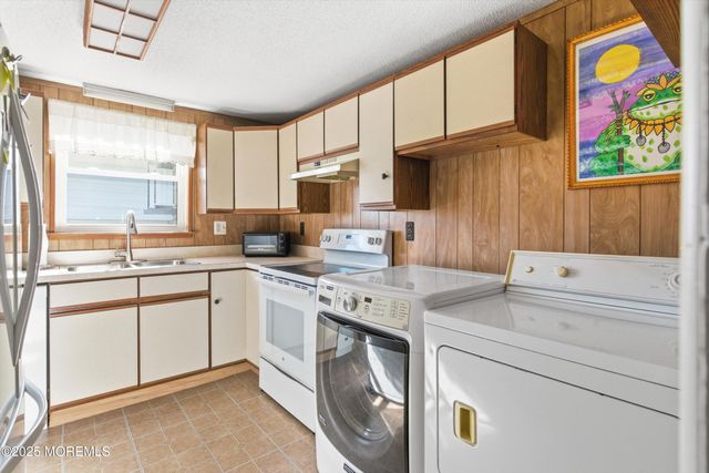 2 Northeast Drive, Manahawkin, NJ 08050