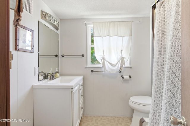 2 Northeast Drive, Manahawkin, NJ 08050