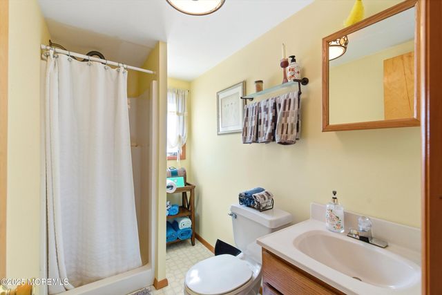 2 Northeast Drive, Manahawkin, NJ 08050