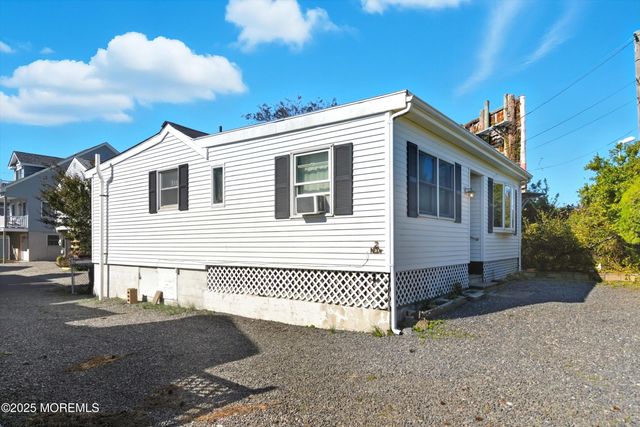 2 Northeast Drive, Manahawkin, NJ 08050