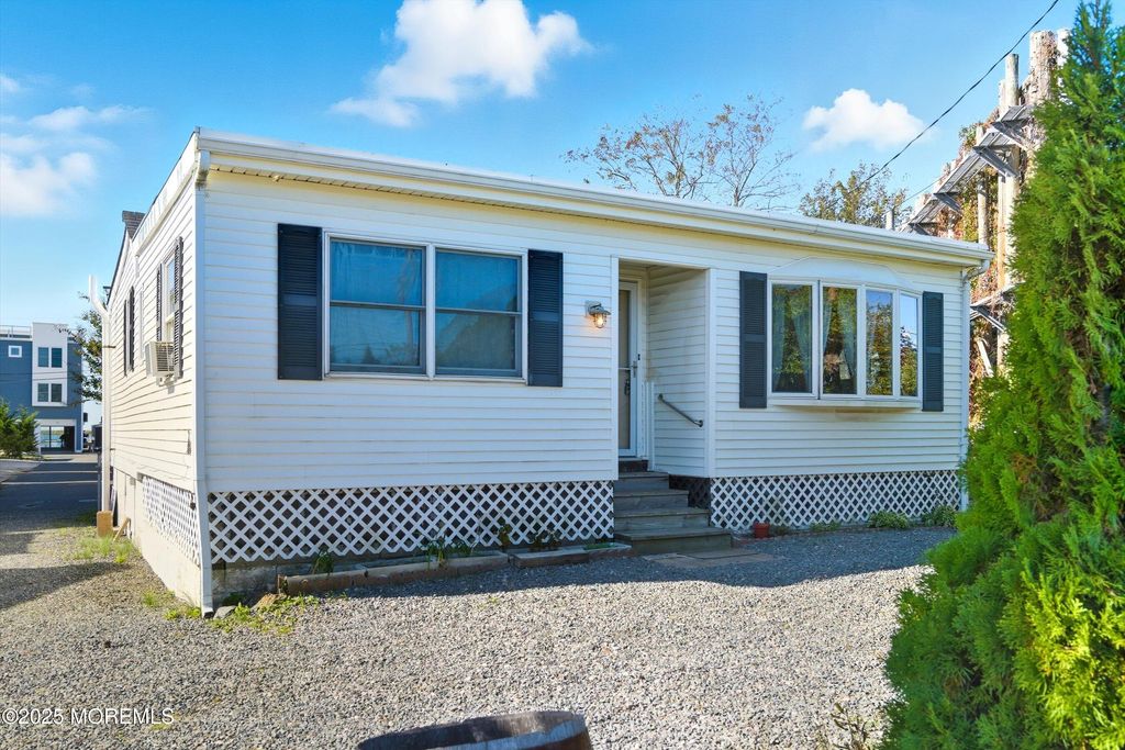2 Northeast Drive, Manahawkin, NJ 08050