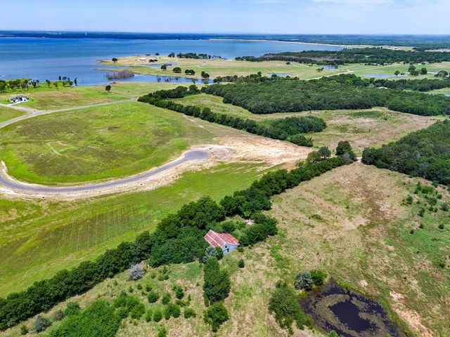 800 Shores Drive, Honey Grove, TX 75446