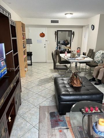 4803 NW 7th St 306-14, Miami, FL 33126