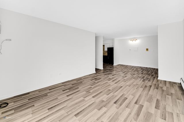 113 ELK Trail 313, Carol Stream, IL 60188