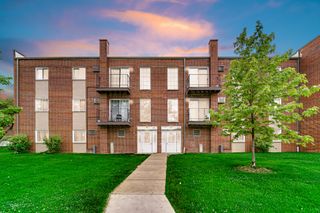 113 ELK Trail 313, Carol Stream, IL 60188