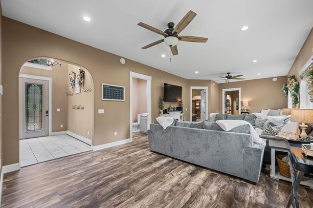 2806 EDDIE LANE, North Pole, AK 99705