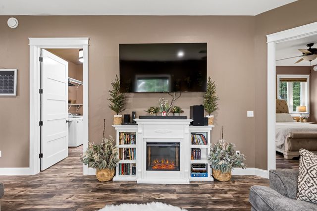 2806 EDDIE LANE, North Pole, AK 99705