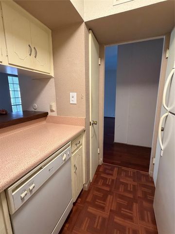 2201 Fountain View Drive 64F, Houston, TX 77057