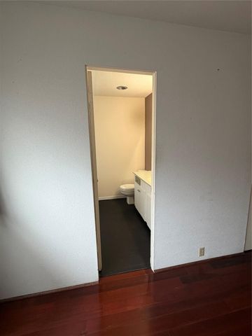 2201 Fountain View Drive 64F, Houston, TX 77057