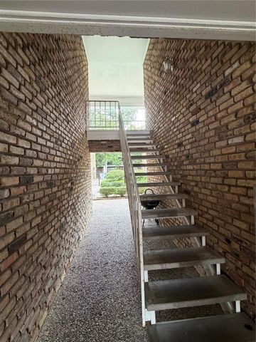 2201 Fountain View Drive 64F, Houston, TX 77057