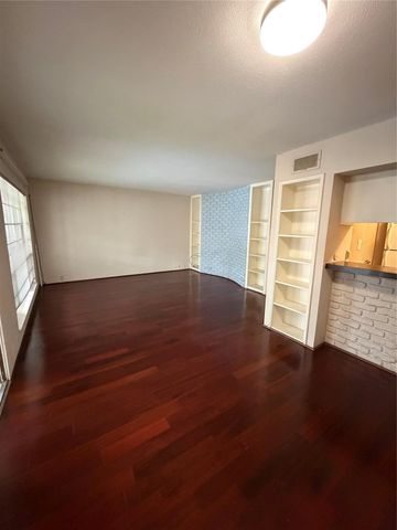 2201 Fountain View Drive 64F, Houston, TX 77057