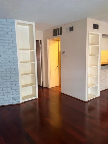 2201 Fountain View Drive 64F, Houston, TX 77057