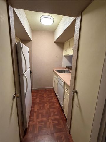 2201 Fountain View Drive 64F, Houston, TX 77057