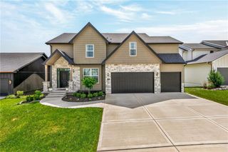 7643 N Sycamore Avenue, Kansas City, MO 64158