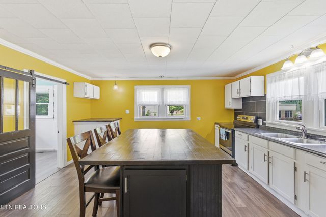 118 Woody Ave, Harriman, TN 37748