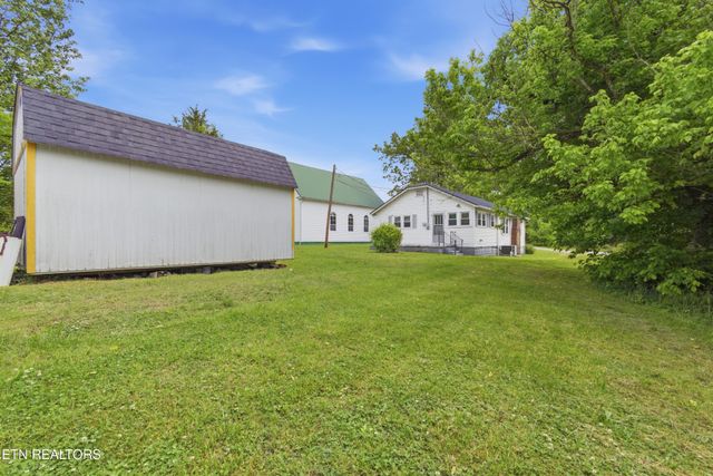 118 Woody Ave, Harriman, TN 37748