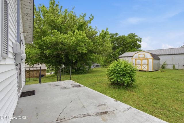 118 Woody Ave, Harriman, TN 37748