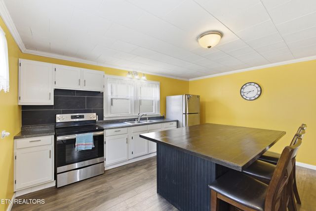 118 Woody Ave, Harriman, TN 37748