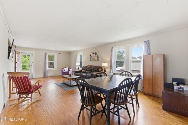 118 Woody Ave, Harriman, TN 37748