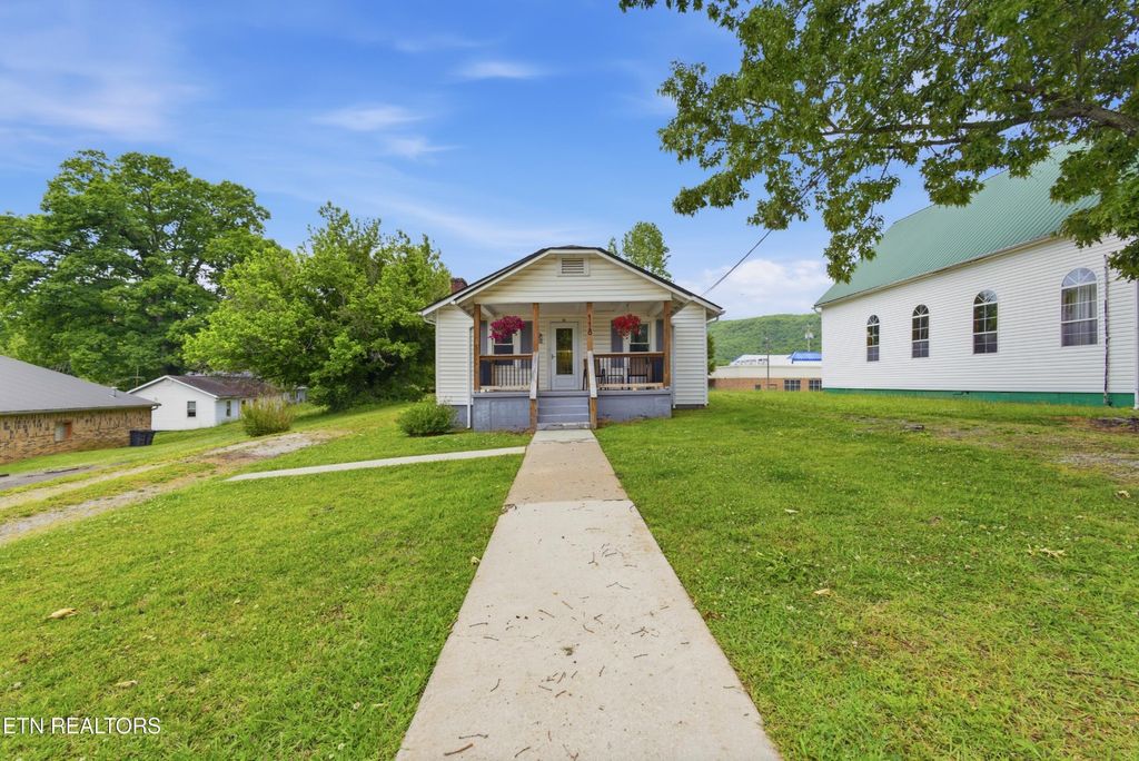 118 Woody Ave, Harriman, TN 37748