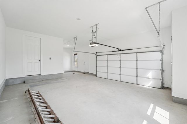 112 Double Eagle Ranch DR, Cedar Creek, TX 78612