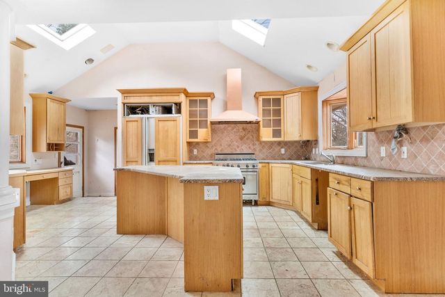 9 WALNUT RIDGE RD, Wilmington, DE 19807