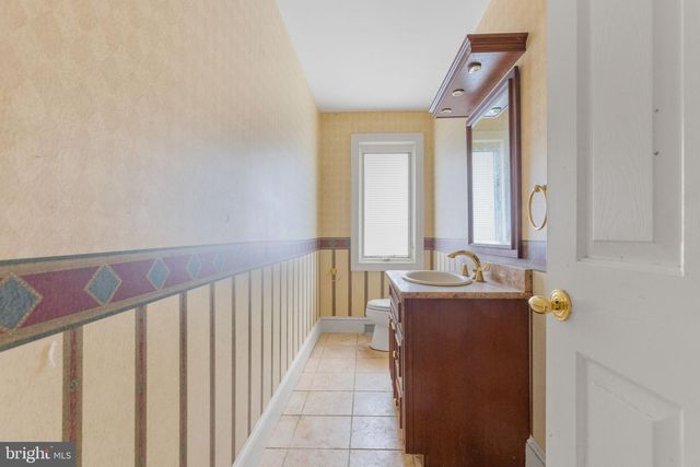 9 WALNUT RIDGE RD, Wilmington, DE 19807