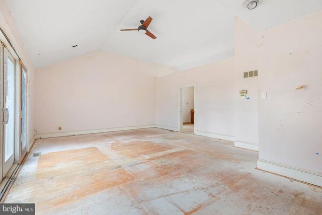 9 WALNUT RIDGE RD, Wilmington, DE 19807