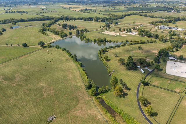 687 Carrick Pike, Georgetown, KY 40324