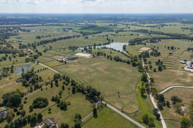 687 Carrick Pike, Georgetown, KY 40324