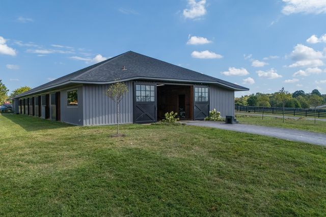 687 Carrick Pike, Georgetown, KY 40324
